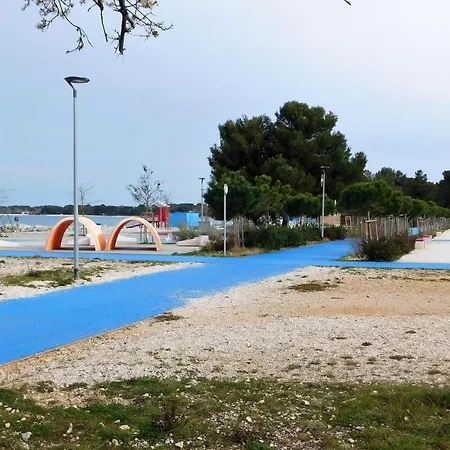 Ella * Pula